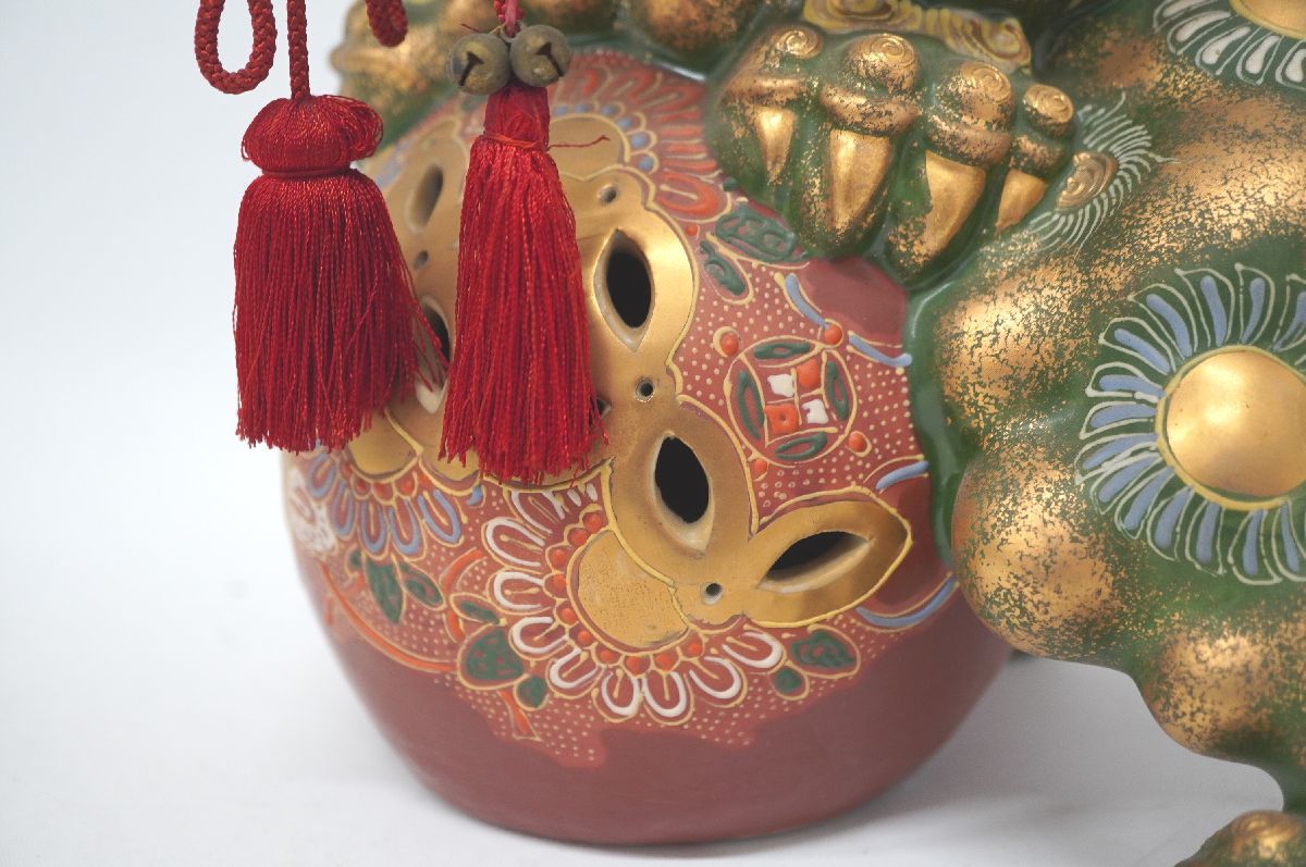 7-78】 九谷焼 須栄義 八幡窯 刀を咥えた玉乗り獅子 玉獅子 緑獅子