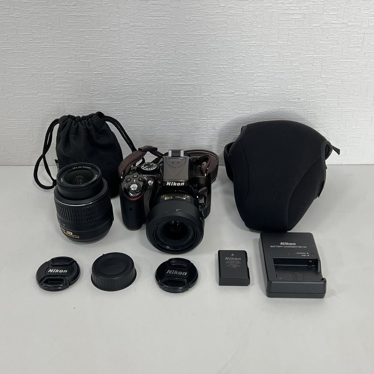 Nikon ニコン D5200 ボディ DX AF-S NIKKOR 35mm 1:1.8G / 18-55mm 1:3.5-