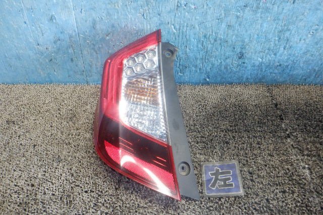 フィット DAA-GP5 左 テール ランプ ライト 33550-T5A-J32 LED