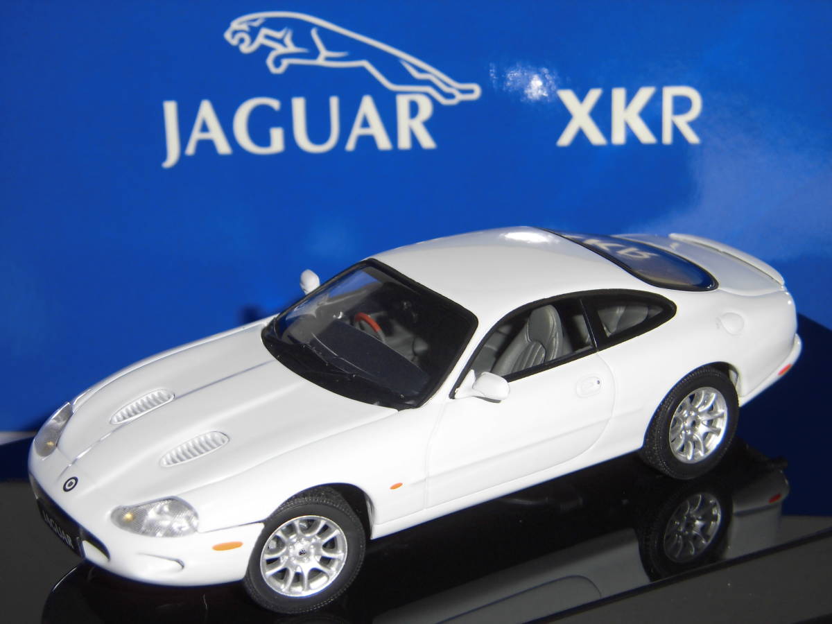 S=1/43☆AUTOart製 ジャガーXKRクーペ（ホワイト）:Jaguar XKR COUPE 