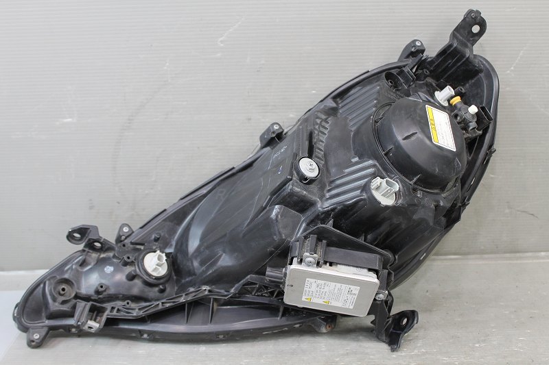 フィット ハイブリッド Fit 前期(GP1 GP4) 純正 右 ヘッドライト