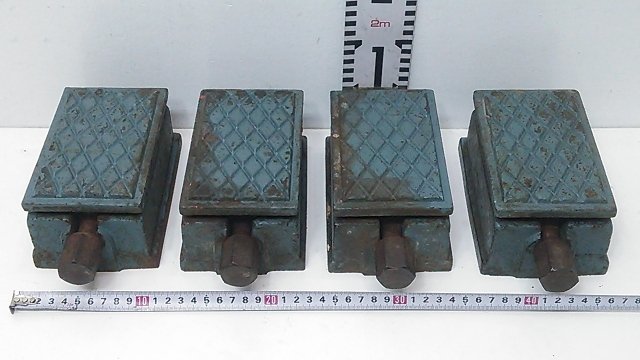 (１円スタート！) レベリング ジャッキ 4点セットレベリングブロック 耐荷重不明 動作良好 引取り歓迎 J5733