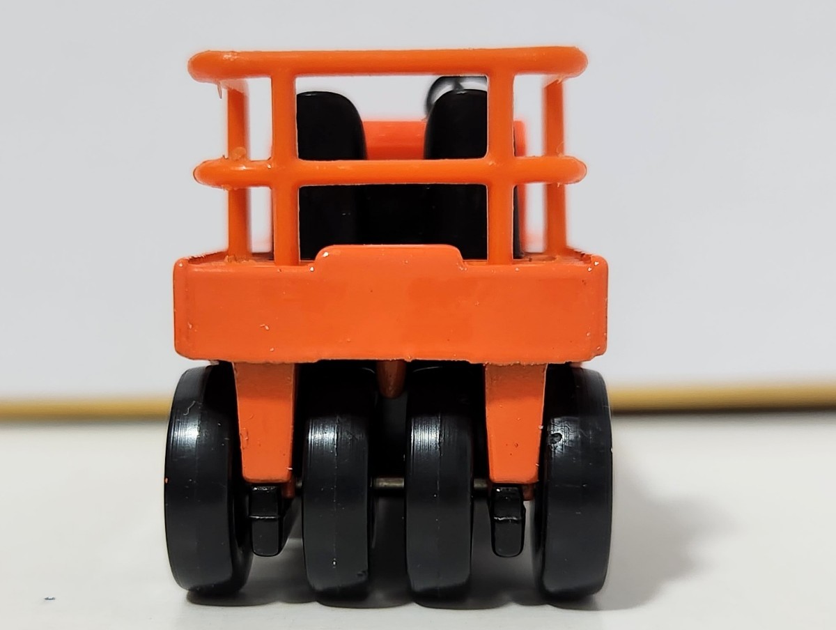 日本製トミカ タイヤローラ