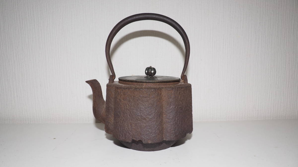 時代物　骨董　鉄瓶　茶釜　茶道具　茶器　真鍮蓋　美術品　レトロ　アンティーク 鉄瓶 煎茶道具 茶道具 龍文堂造 龍文堂 時代物 銅蓋 急須 湯沸 鉄器