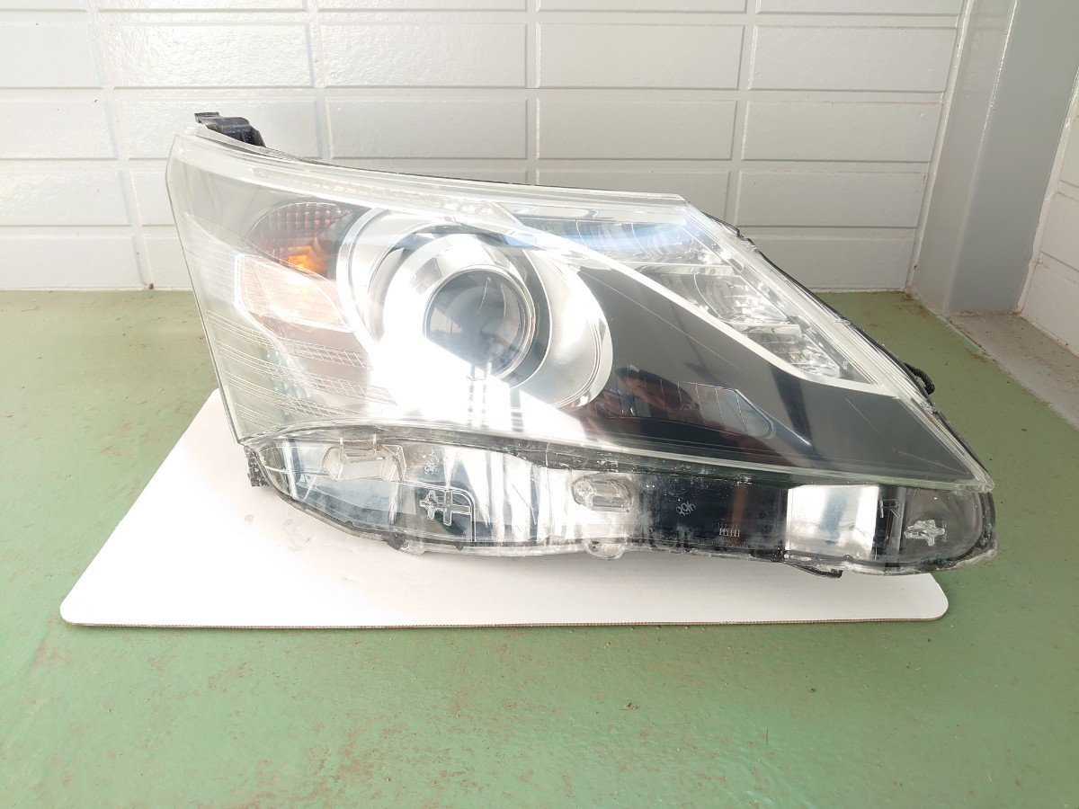 トヨタ アベンシス アベンシスワゴン ZRT272W ヘッドライト HID 左右
