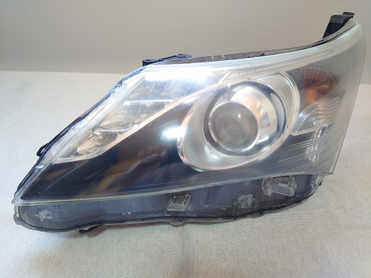 トヨタ アベンシス アベンシスワゴン ZRT272W ヘッドライト HID 左右