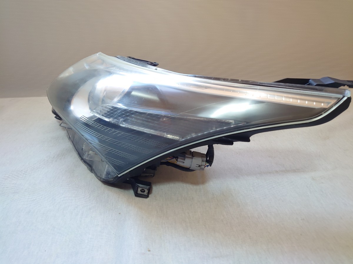 トヨタ アベンシス アベンシスワゴン ZRT272W ヘッドライト HID 左右