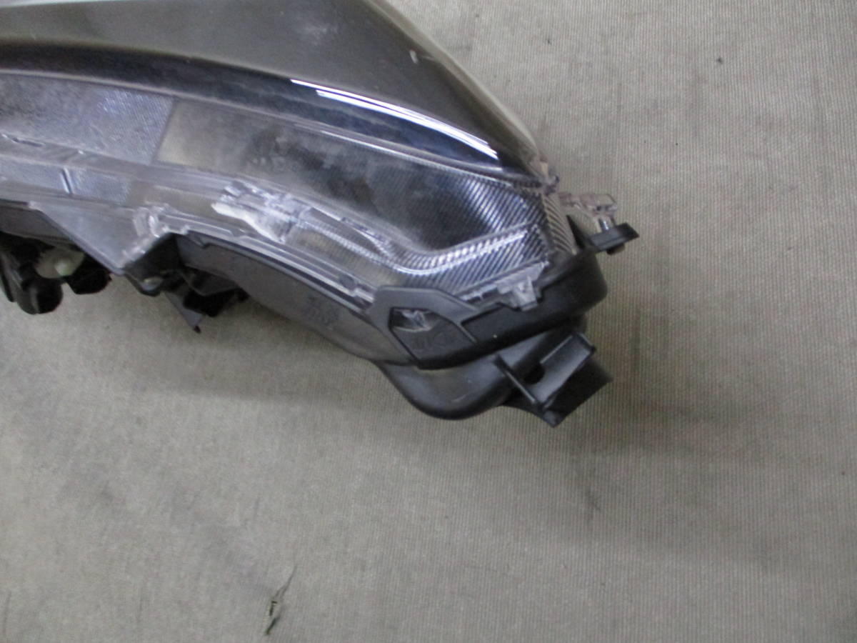 トヨタ AQUA アクア MXPK11 MXPK16 右ヘッドライト KOITO 52-336