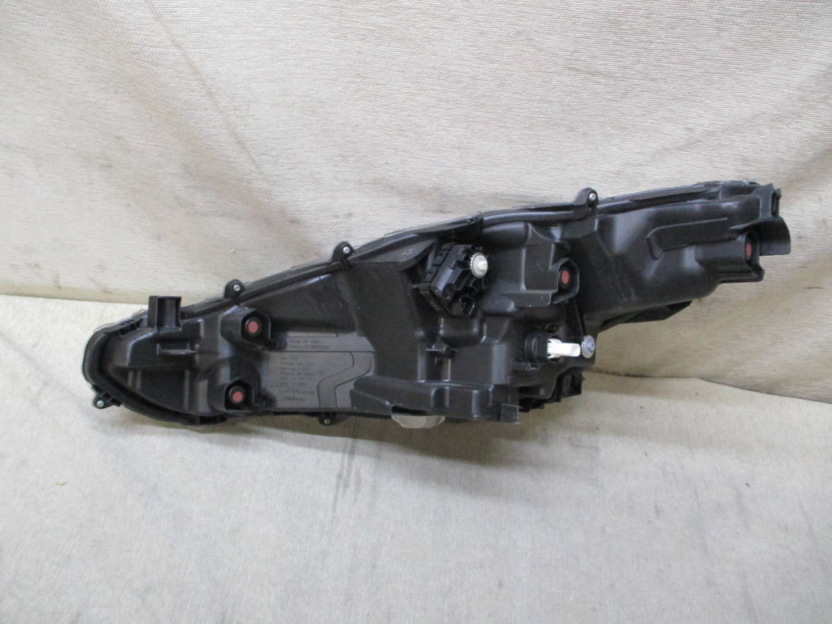 トヨタ AQUA アクア MXPK11 MXPK16 右ヘッドライト KOITO 52-336