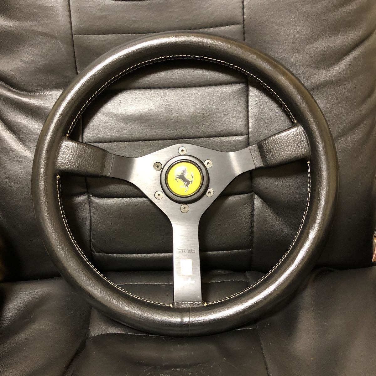 MOMO・ Cavallino ・フェラーリキャバリーノ・レザーステアリング・C35