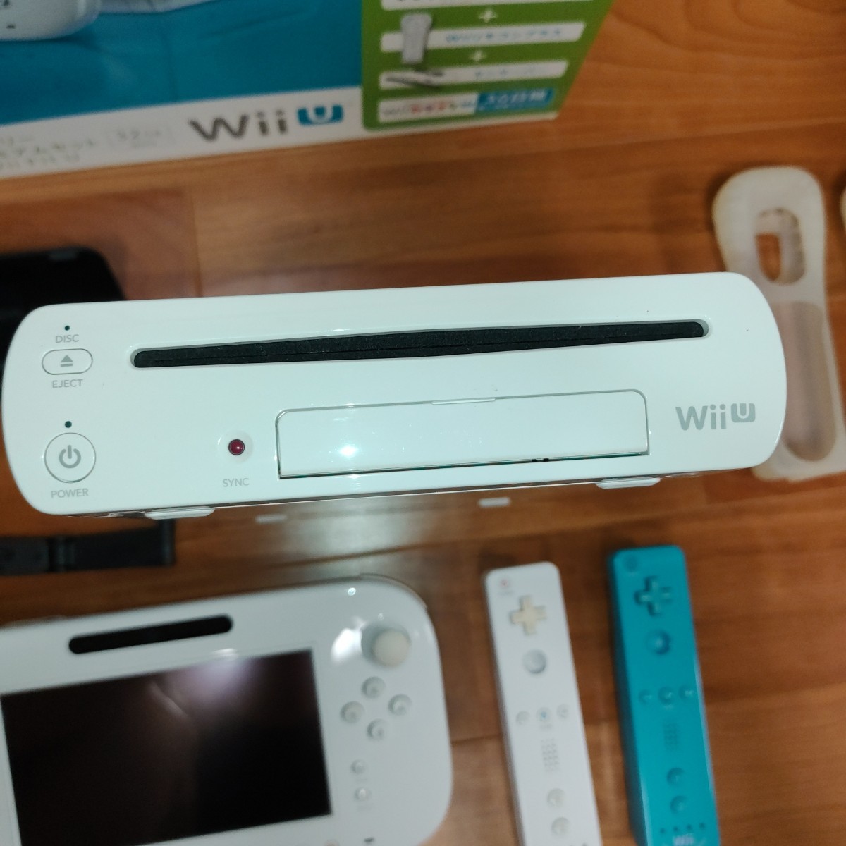 任天堂 WiiU 本体 ファミリープレミアムセット＋Wii FIT U 32GB 