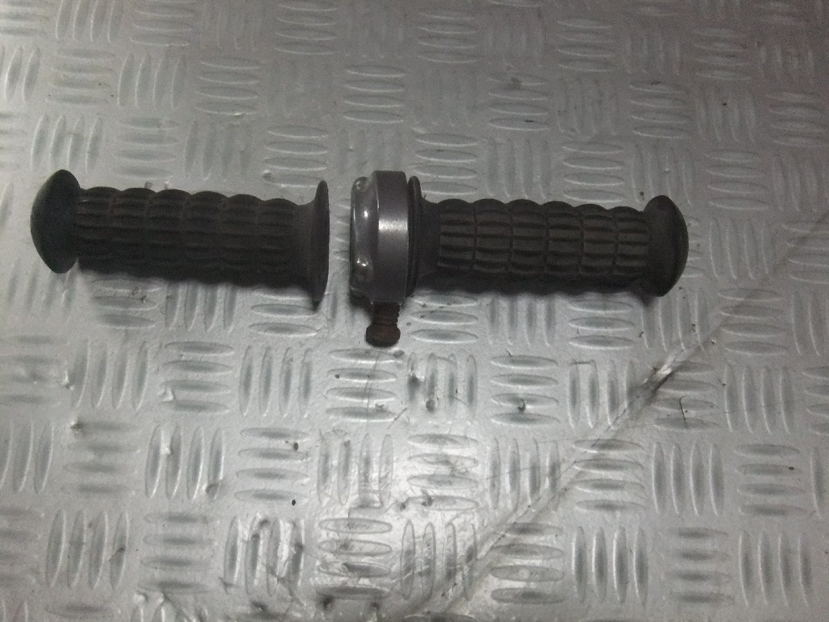 ★★　W1S　W1SA　アクセル　スロットル　グリップ　左右