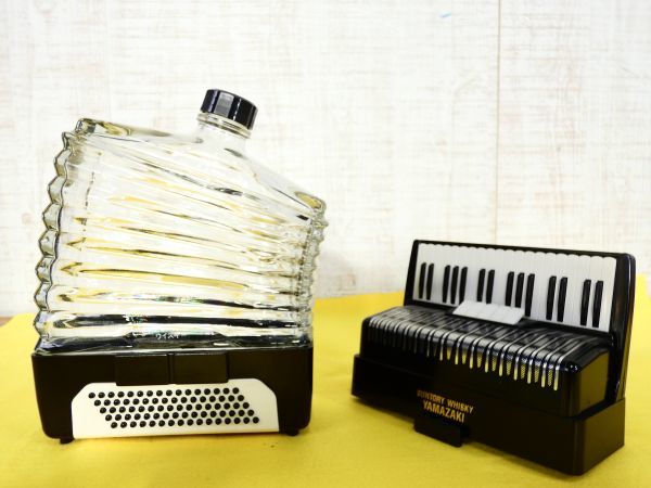 ○ 空き瓶！ SUNTORY サントリー 山崎 アコーディオン 楽器ボトル