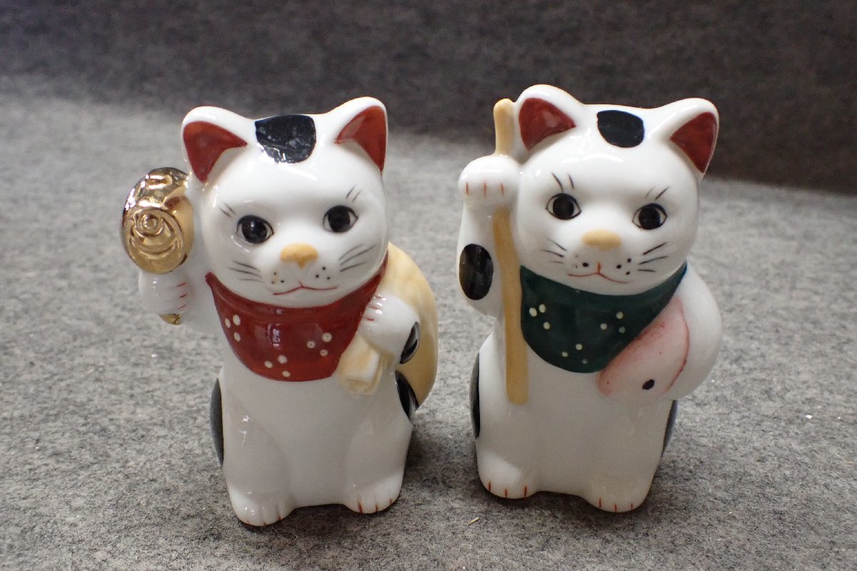 招き猫 陶器製 縁起物置物