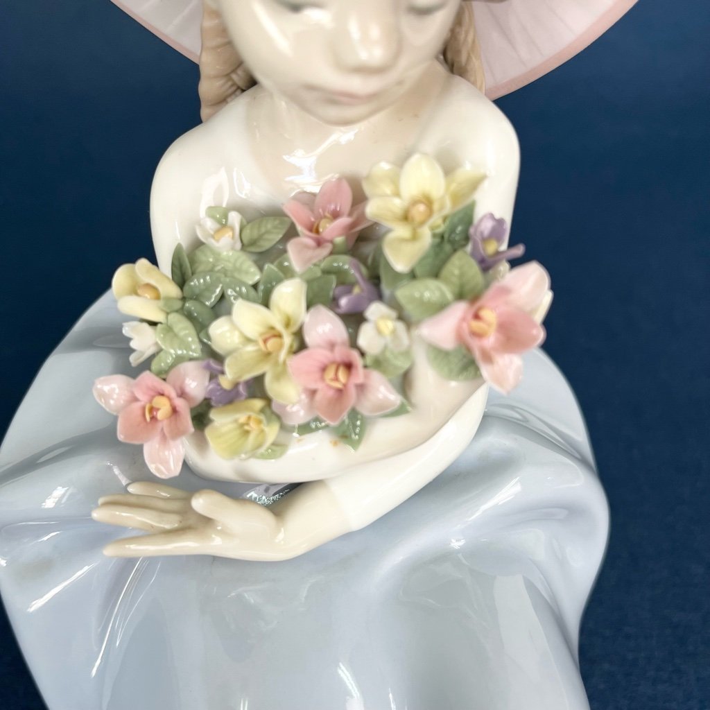 LLADRO No.5862 花の香りに包まれて スペイン製 陶器 置物 フィギュリン