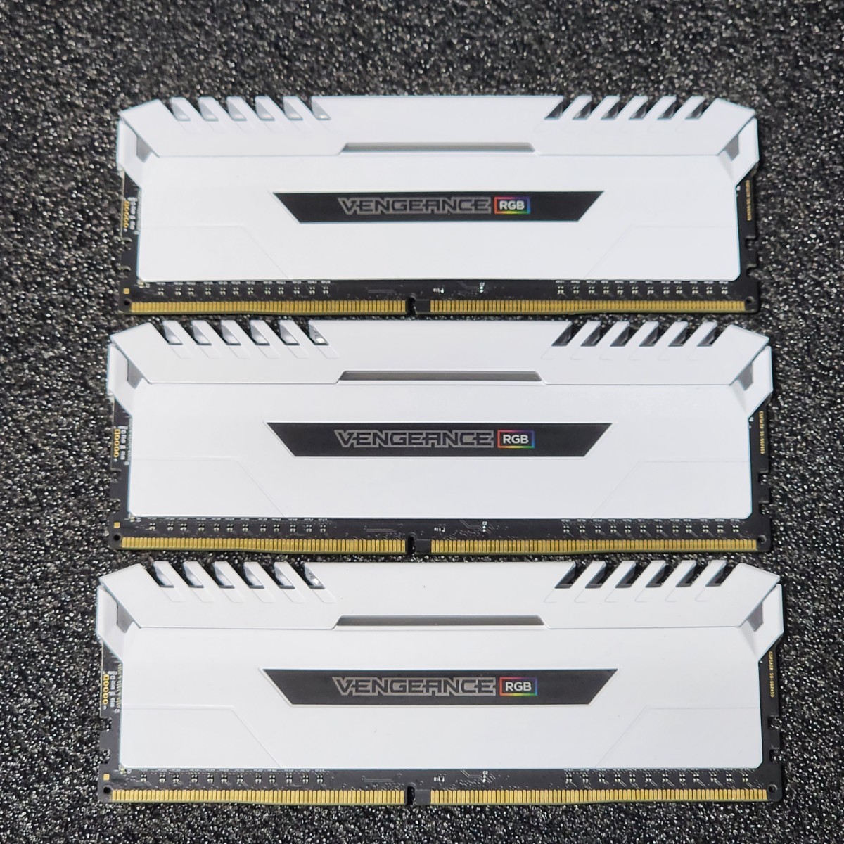 CORSAIR VENGEANCE RGB DDR4-3200MHz 24GB (8GB×3枚キット) 動作確認