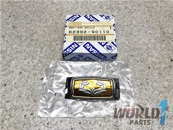 VOM出品　4枚 ☆新品・レア物☆C230 ローレル 純正 グリルセンターエンブレム