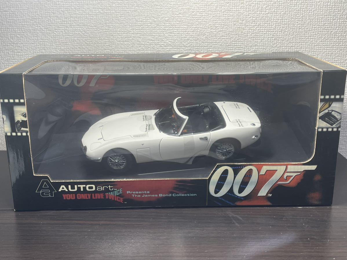 Toyota 2000GT White 1:18 by AutoArt