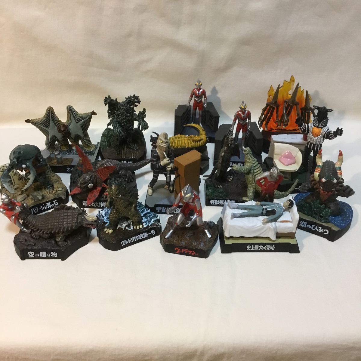 【ジャンク】ウルトラ怪獣名鑑　まとめ売り ウルトラ怪獣名鑑 ジャンク ウルトラ怪獣名鑑他詰め合わせ パーツ欠品