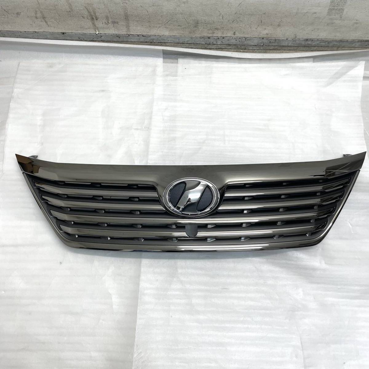 驚きの破格値，100%新品 超 トヨタ純正 20系 ヴェルファイア 前期 純正フロントグリル フロントカメラ付き用穴あり用(フロント)｜売買されたオークション情報、yahooの商品情報をアーカイブ公開 - オークファン トヨタ用