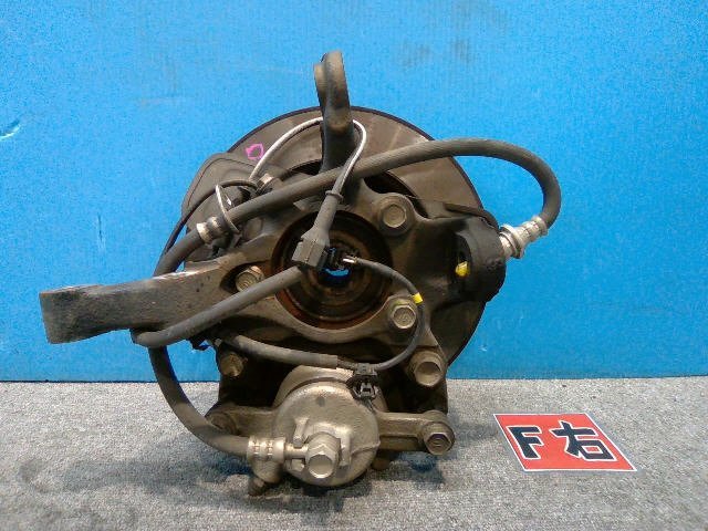 7kurudepa アルト HBD-HA36V 右 フロント ナックル ハブ R06A 45111-74P00 [ZNo:02013267] 135623