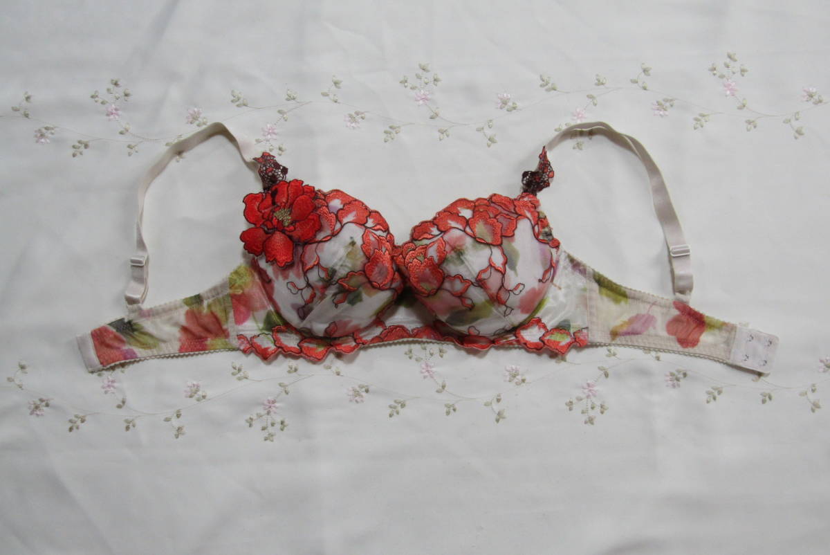 804.★ワコール Salute サルート ブラジャーF70