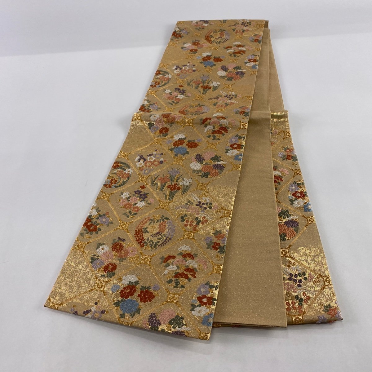 袋帯 秀品 美品 六通 草花 金糸 正絹 格天井 箔 中古 金色 正絹｜