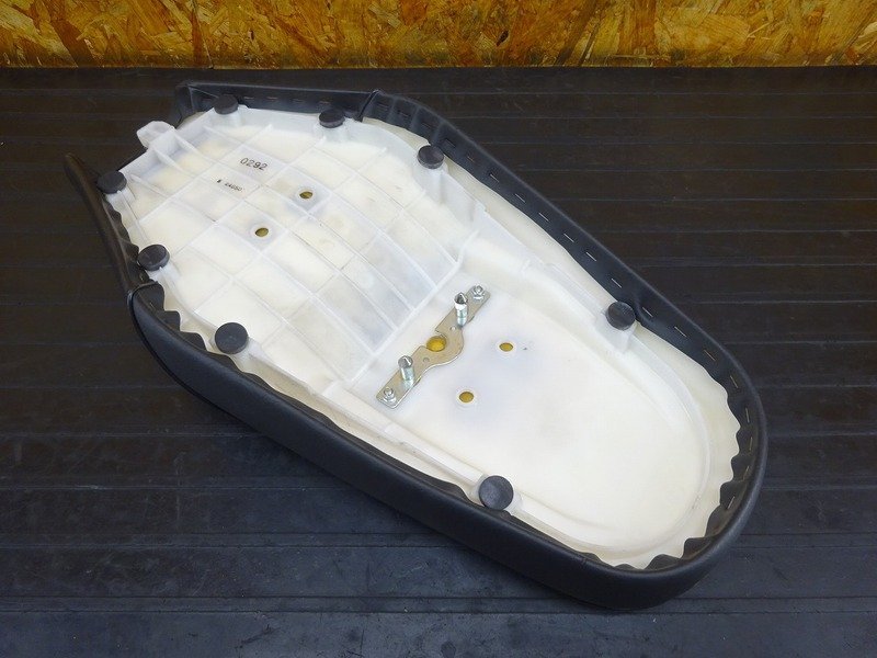 月 Webike 【230814】W800(EJ800A-005)◇ シート | KAWASAKI カワサキ