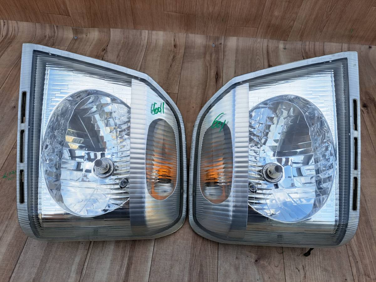 ZGM10 ANM10 アイシス 純正 HID ヘッドライト 左右セット KOITO 44-69