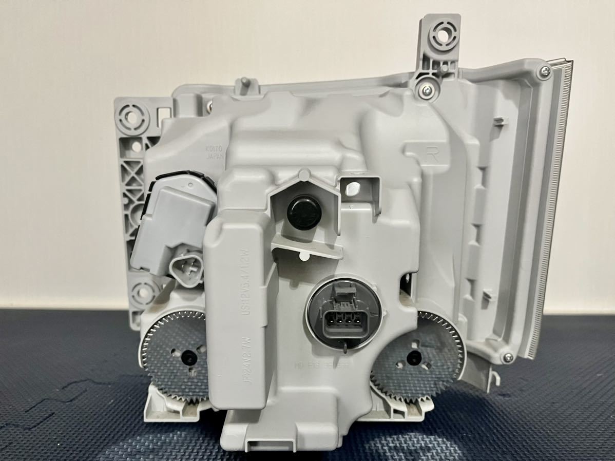 いすゞ ISUZU ギガ フォワード エルフ LEDヘッドライト 右 KOITO100