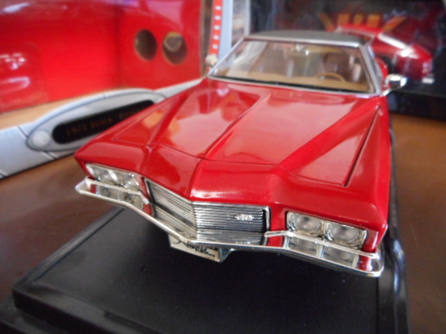 ★★1/18 ヤトミン ビュイック リビエラ 1971 Yatming Buick Riviera Red バイナルトップ★★