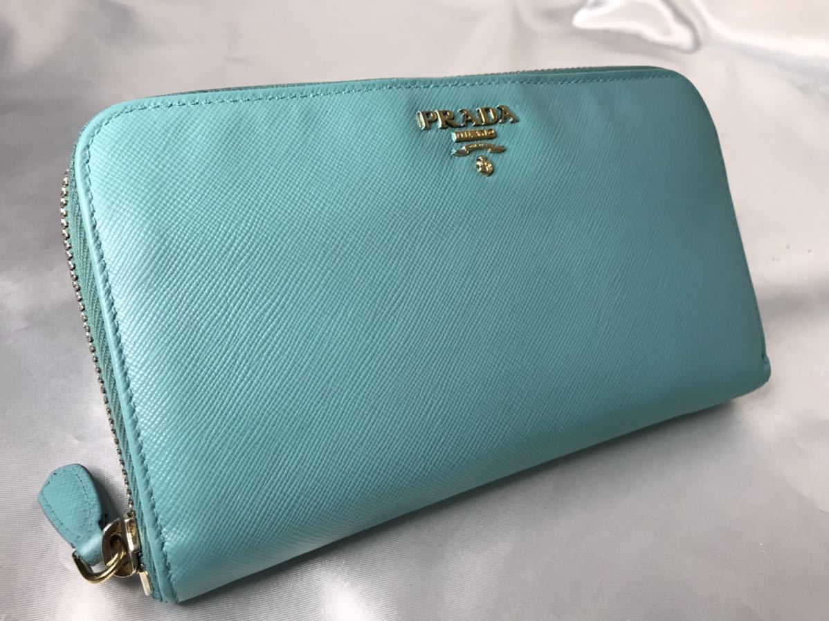 良品　PRADA サフィアーノ　メタルロゴ　ミントグリーン　長財布 超美品 PRADA プラダ 長財布 ラウンドファスナー エメラルドグリーン
