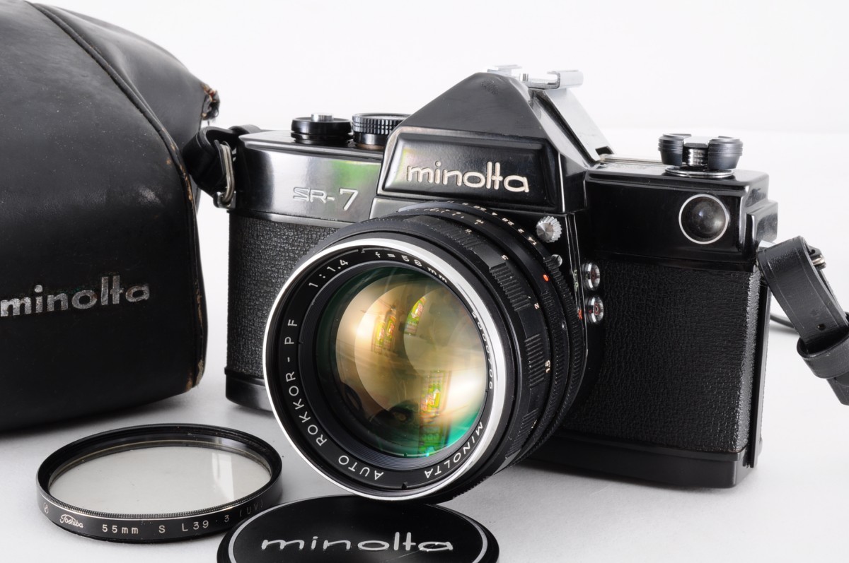 Minolta SR-7ブラックボディ、 AUTO ROKKOR-PF 55mm F1.8レンズ付き SR-7 |