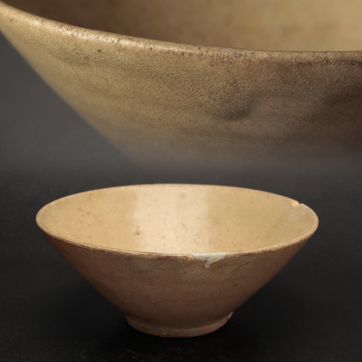 EC588 朝鮮古美術 高麗青磁 茶碗/鉢・枇杷釉茶碗 外径15.3cm 重304g・李朝茶碗・李朝鉢 朝鮮古陶