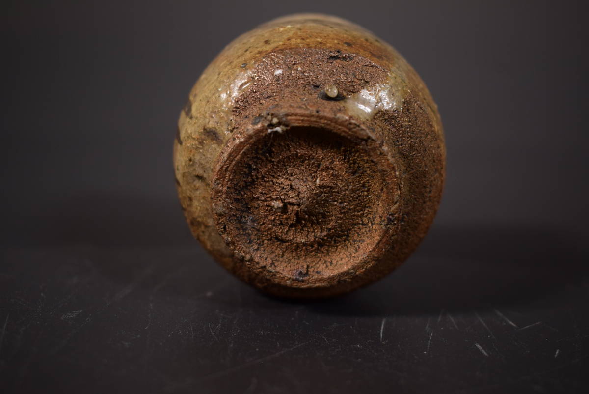 和】(6878) 時代古作 江戸 古唐津ぐいのみ 酒器 酒杯 絵唐津 皮鯨 斑