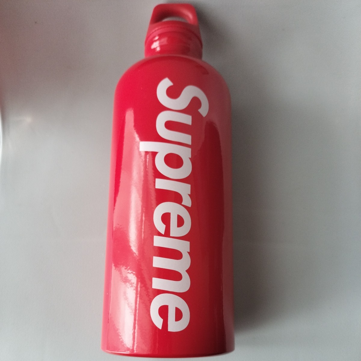 Supreme Water Bottle 0.6L Traveller SIGG Red – .6 | Sigg ? Lt 