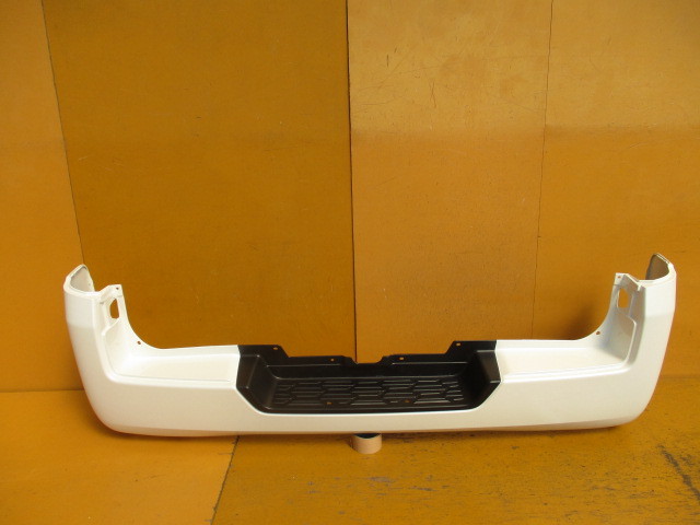 キャラバン（E26）NV350用!純正リヤバンパー パール(QAB) 85022 3XA0A