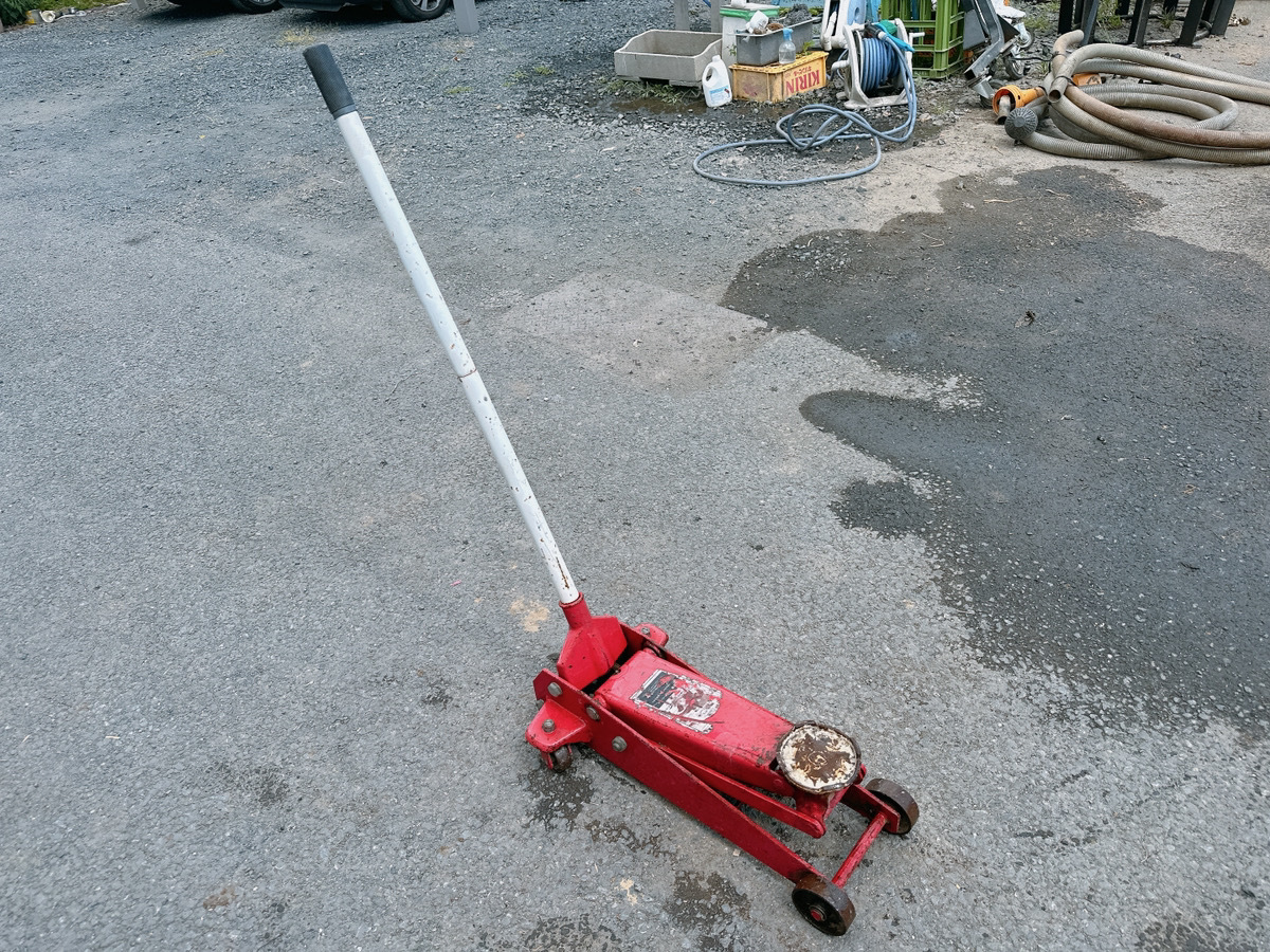 車のパーツ ガレージジャッキ 低床ロングタイプ 1.8t STRAIGHT/15-885 