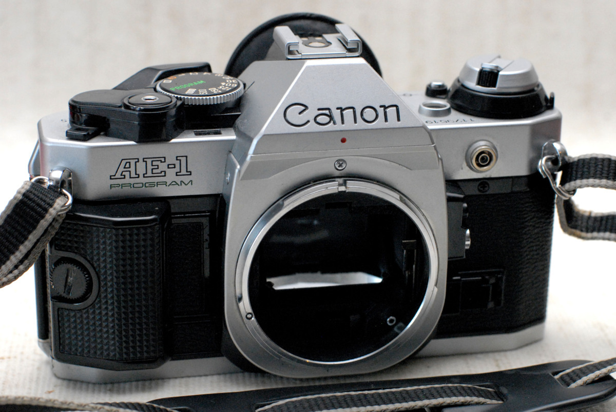 綺麗）Canon キャノン人気の高級一眼レフカメラAE-1PROGRAMボディ 良好