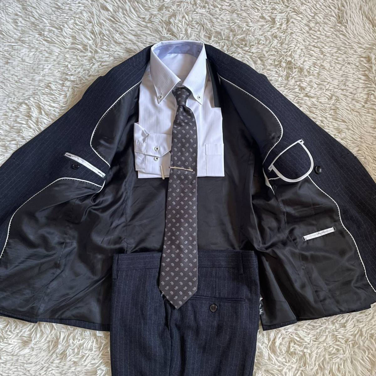 極美品 極上ウール ダブルブレストスーツ× LOUIS VUITTONネクタイ 極美品 ダブルブレスト スーツ M相当 秋冬 ネイビー ストライプ 紺