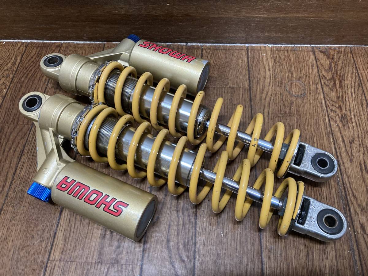 SHOWA リヤサスペンション