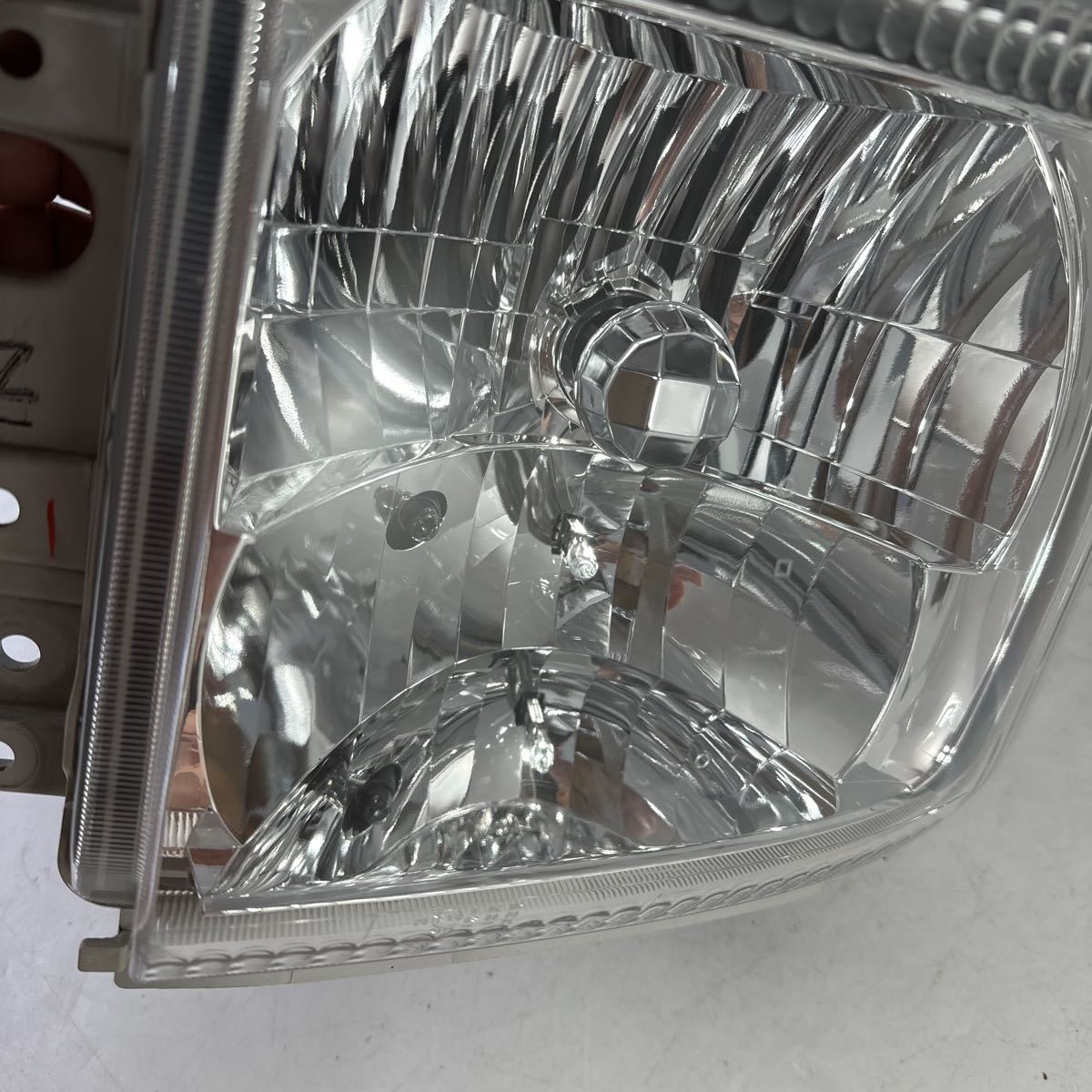 M 46-1-1エルフ フォワード ギガ 打刻Z 110-21872 24V HID ヘッド