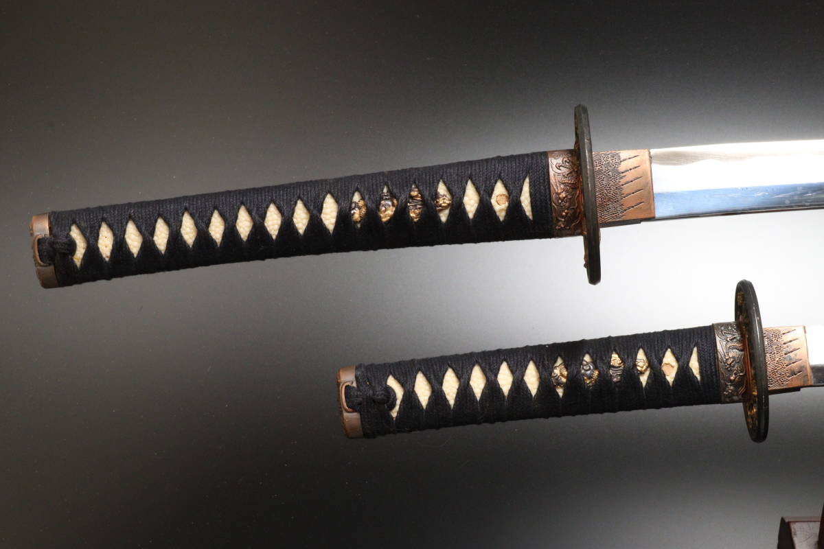 黒鞘 螺鈿細工 龍金具 松鶴図鍔 模造刀 大小 模造刀 黒