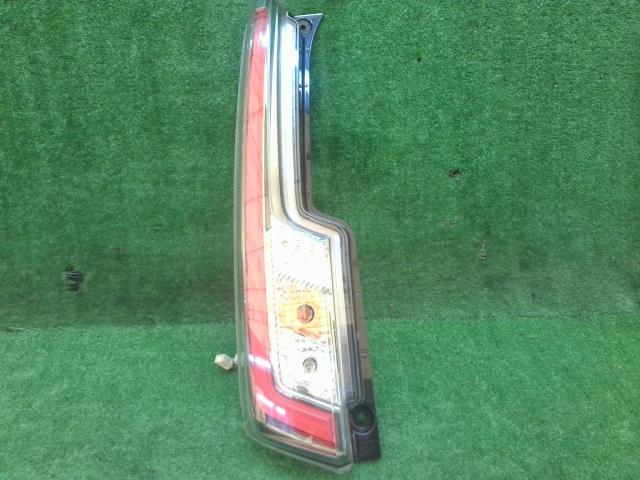 ムーヴ DBA-LA150S 左テールランプ