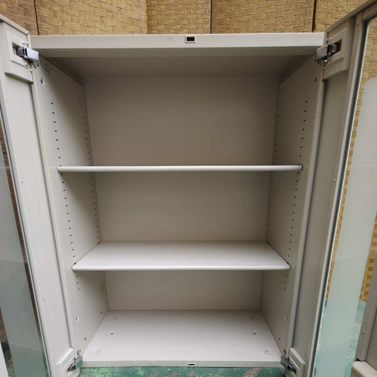 ◎【KOKUYO 両扉 収納庫 】BWS-SSGU58F1 鍵無し W799×D400×H1040 約36kg コクヨ オフィス家具 キャビネット ガラス戸 112-46