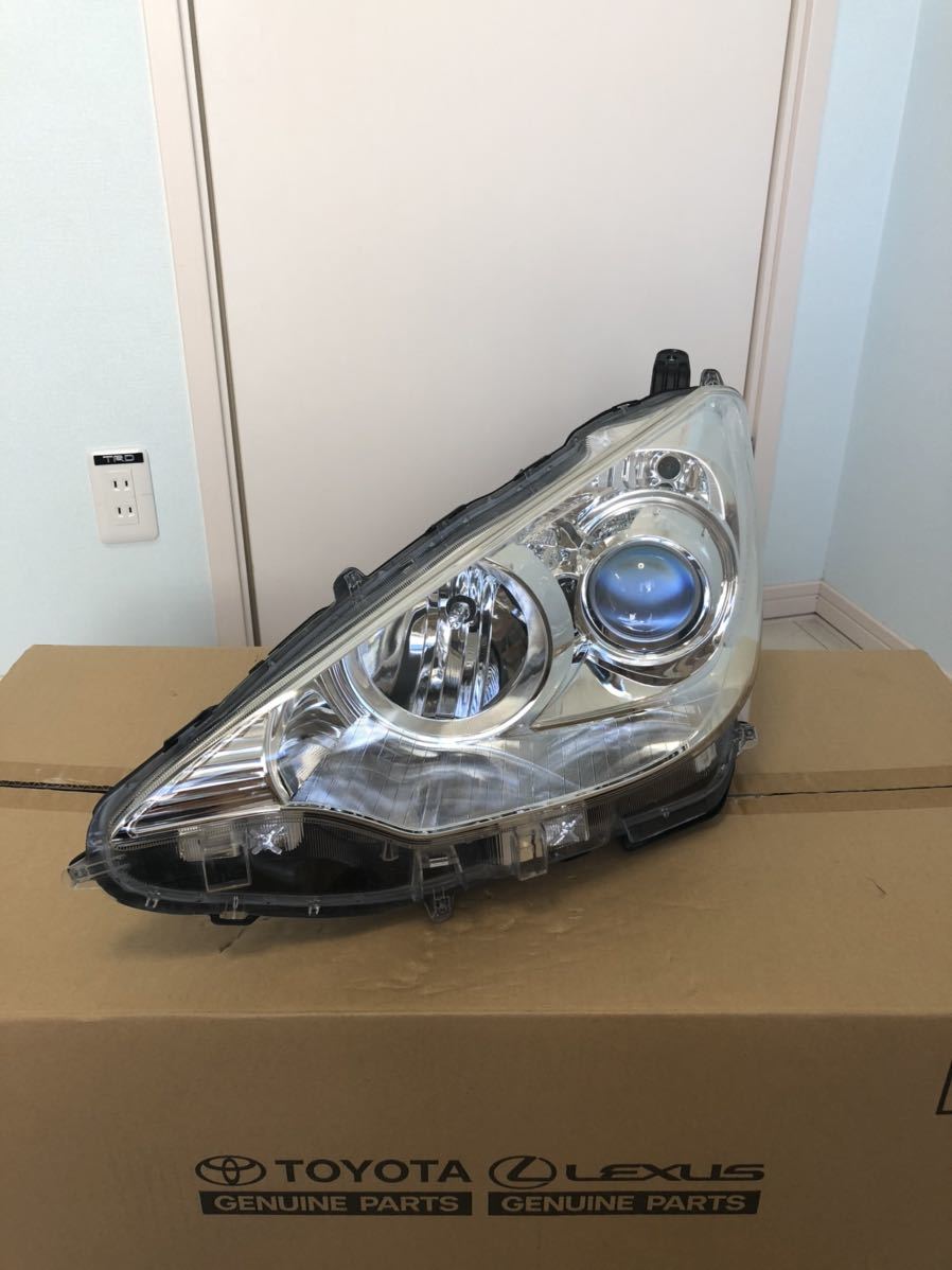 美品 アクア NHP10 前期 トヨタ純正 ハロゲン 左ヘッドライト アクア