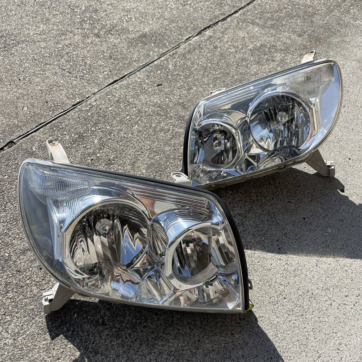 程度〇 210 215 サーフ 前期 純正 ヘッドライト 左右 メッキ ハイラックスサーフ TRN VZN RZN 210 KOITO 35-96 ①