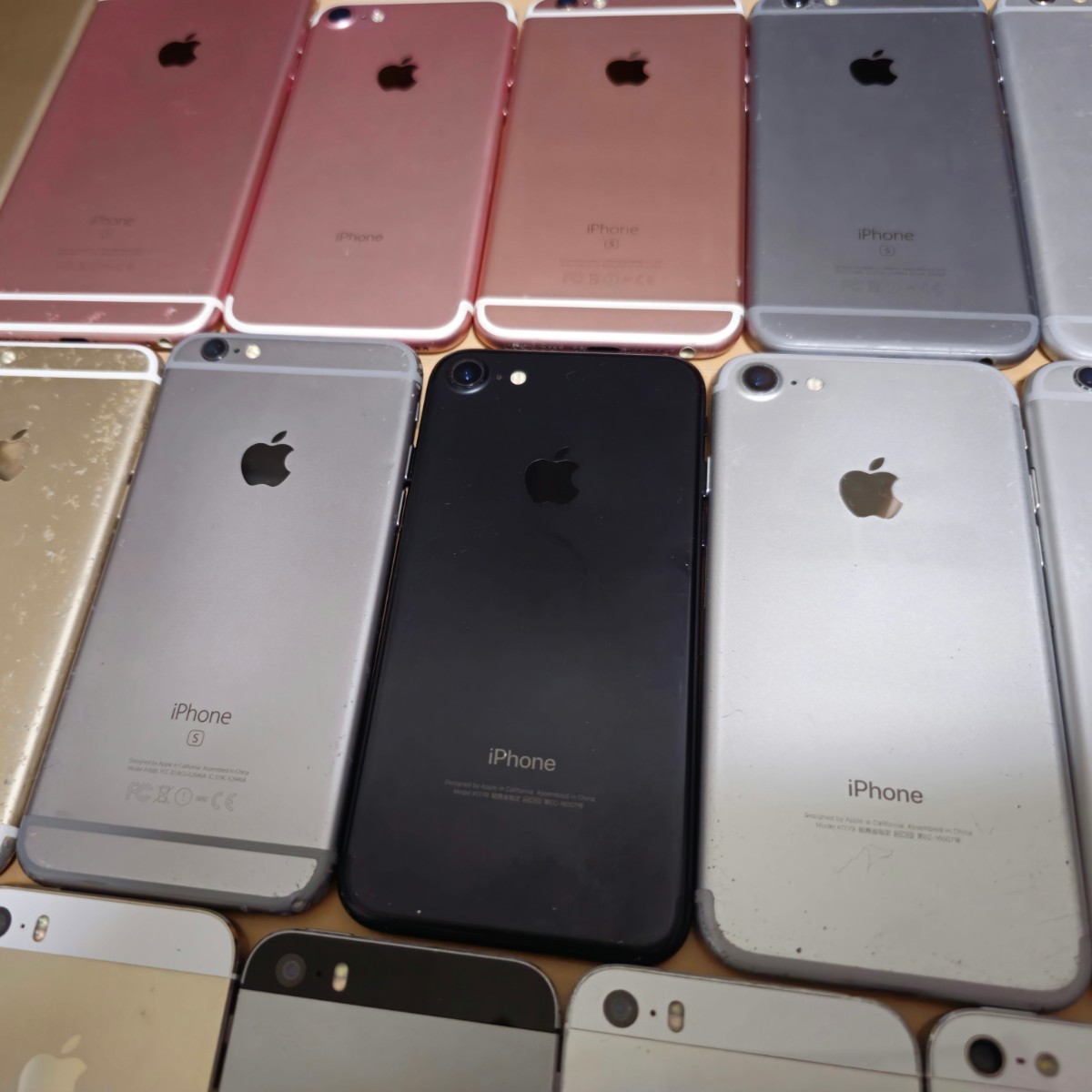 ☆100円スタート☆iPhone・iPad 35台 ジャンク品 まとめ 大量 部品取り