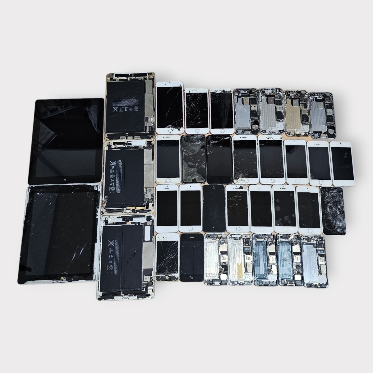 ☆100円スタート☆iPhone・iPad 35台 ジャンク品 まとめ 大量 部品取り