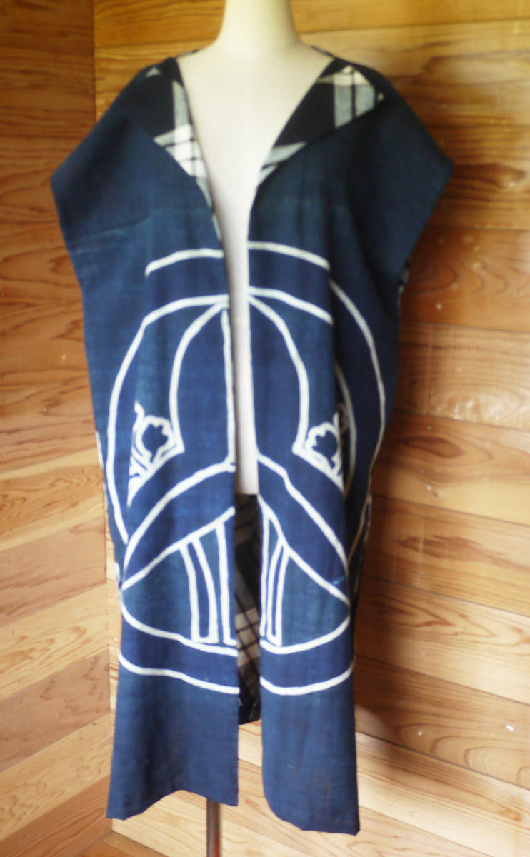 布あそび★お洒落なロングベスト 藍染 家紋と格子 布団側 着物リメイク手作 アンティーク古布はぎれ★★兎猫市松人形 藍染 型染 筒描